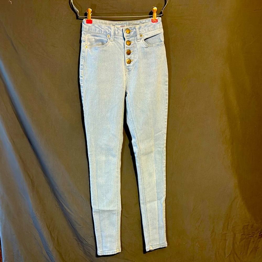 No Boundaries High Rise Light Denim Jeans